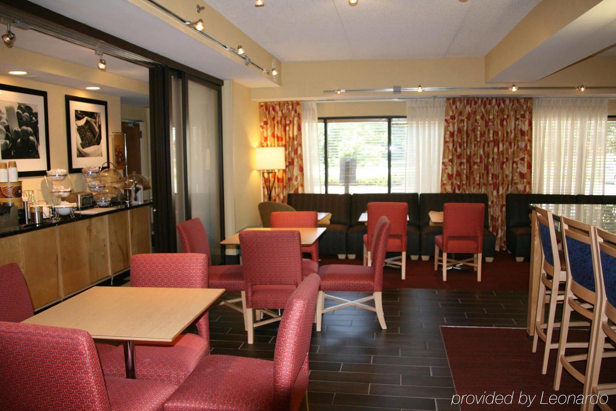 Hampton Inn Louisville Airport Fair/Expo Center Restaurant photo
